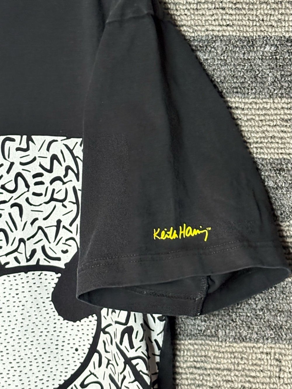 Uniqlo Mickey Mouse x Keith Haring Black Graphic T-Shirt Men’s XL EUC - Picture 3 of 6